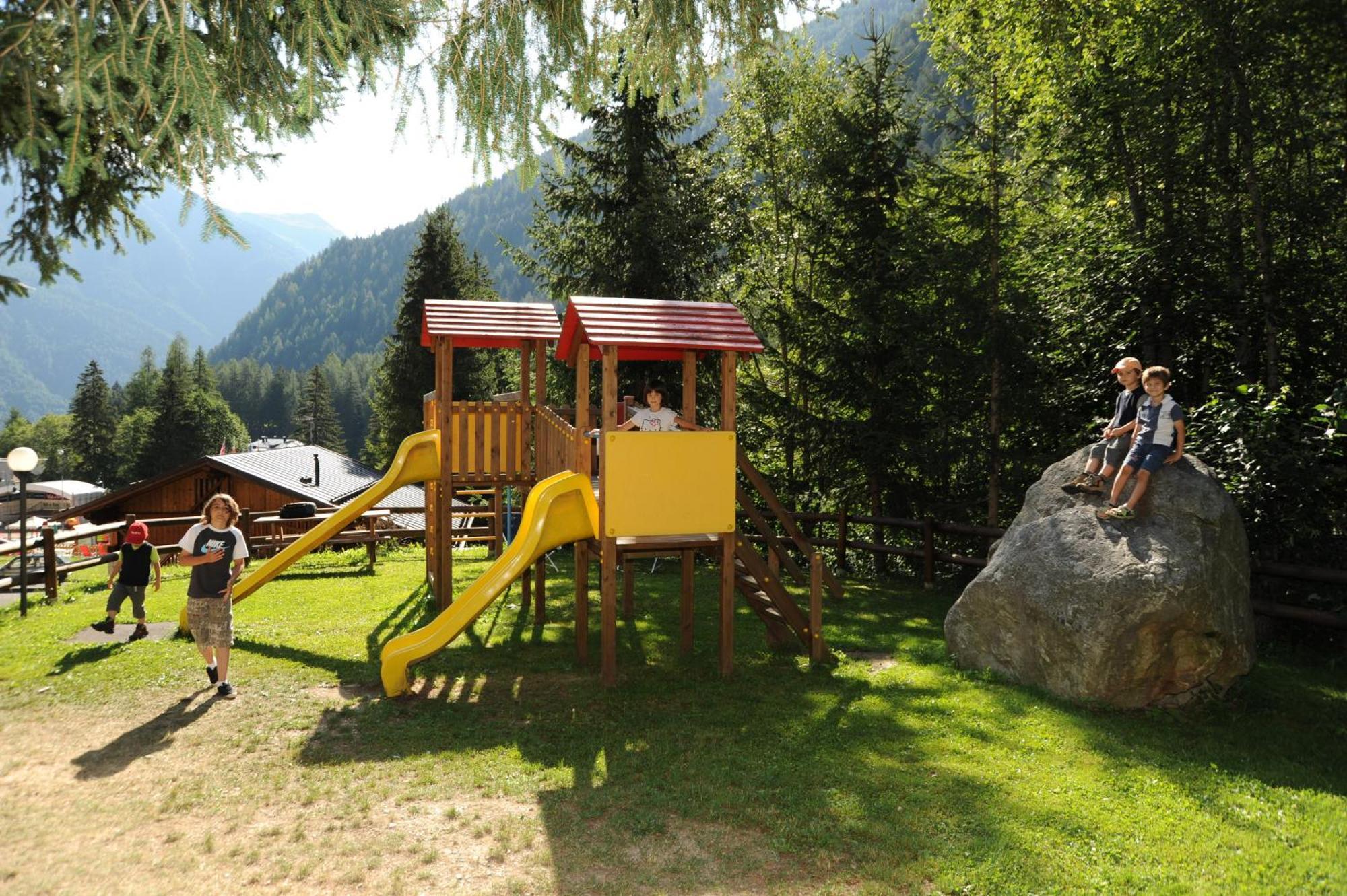 Hotel Alpino Wellness & Spa Peio Fonti Exterior foto